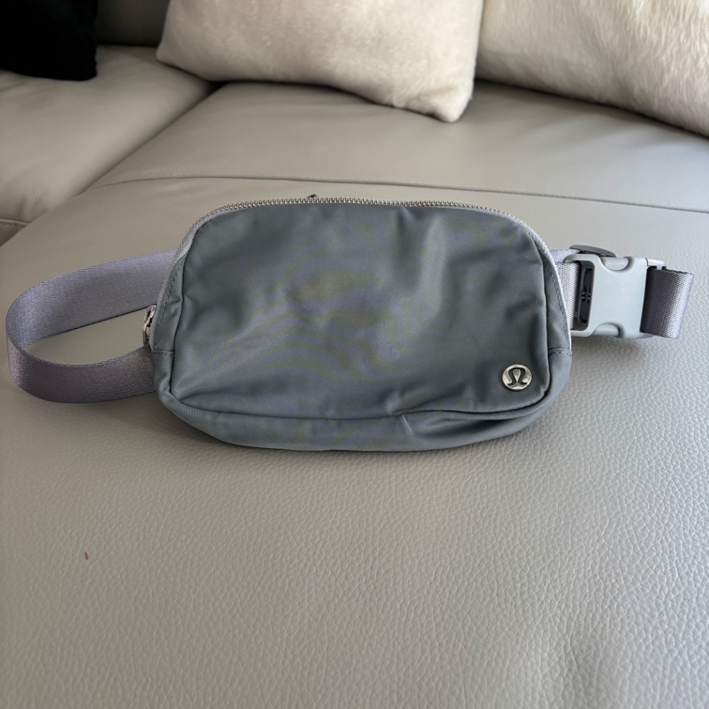 Lululemon Everywhere Belt Bag